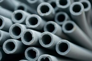 Lee más sobre el artículo Guía práctica para seleccionar el tubo industrial ideal en entornos técnicos exigentes