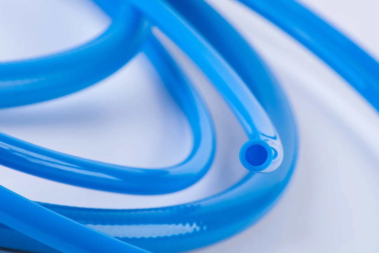 Lee más sobre el artículo Nylon o poliuretano: claves para elegir el tubo más adecuado según su aplicación