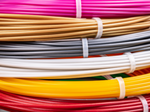 Lee más sobre el artículo Tubos de nylon ignífugos: aplicaciones en entornos con riesgo térmico y eléctrico